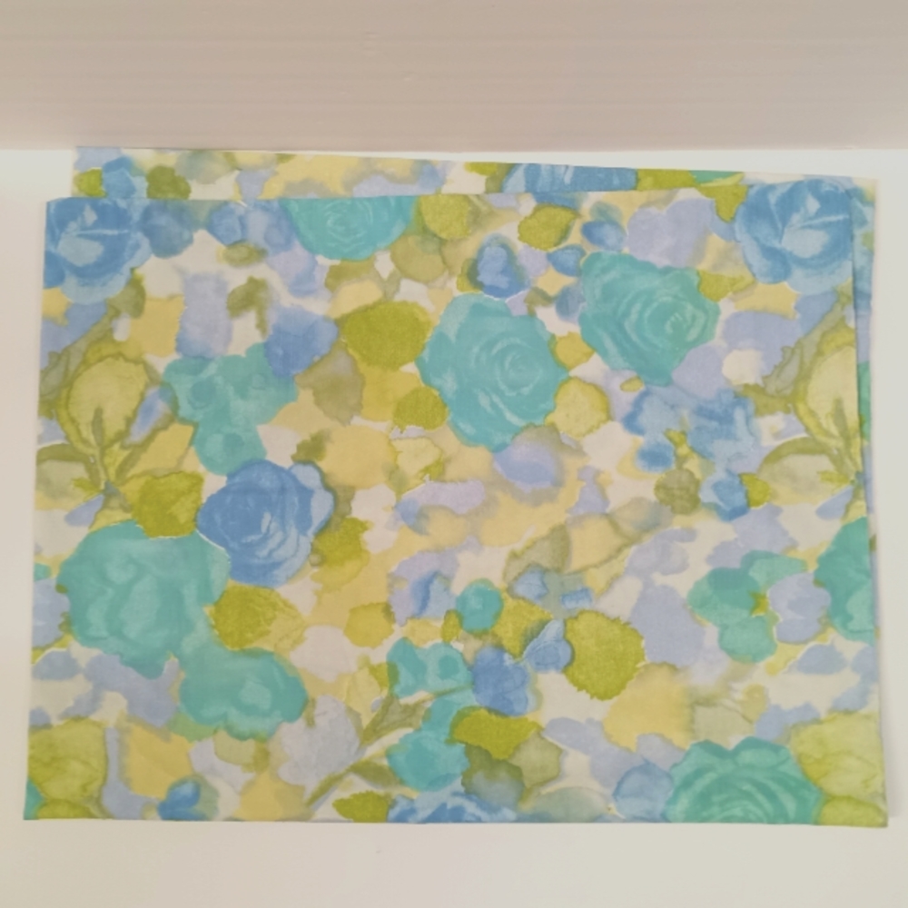Vintage Cannon Royal Family 60s Bright Floral Percale Standard Pillow Case